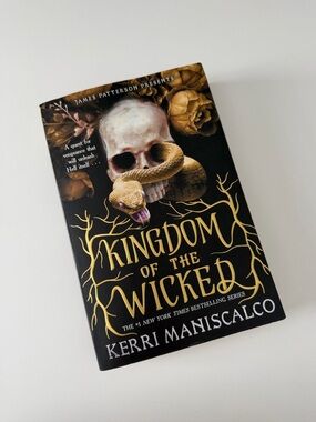 Kingdom of the Wicked by Kerri Maniscalco - Black & Gold Cover